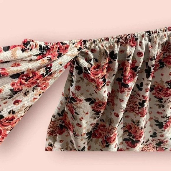 Free kisses off the shoulder floral blouse top size Medium - Picture 10 of 11